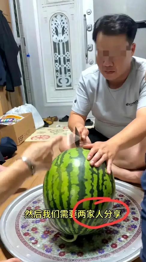 卖瓜吃瓜博主,卖瓜吃瓜，揭秘瓜农的真实生活  第3张