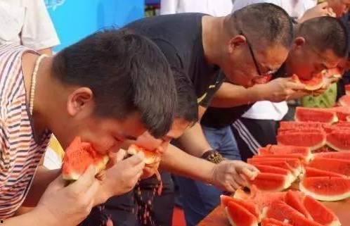 吃瓜群众狂欢,揭秘网络热议背后的狂欢盛宴