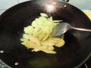 猪吃佛手瓜,田园美食新篇章