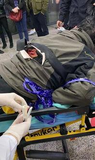 男生夏天吃瓜拍照,男生吃瓜拍照，定格清凉瞬间