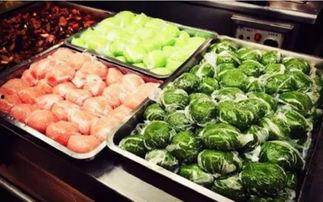 苏州经贸食堂吃瓜,瓜果飘香，美食共享的校园时光