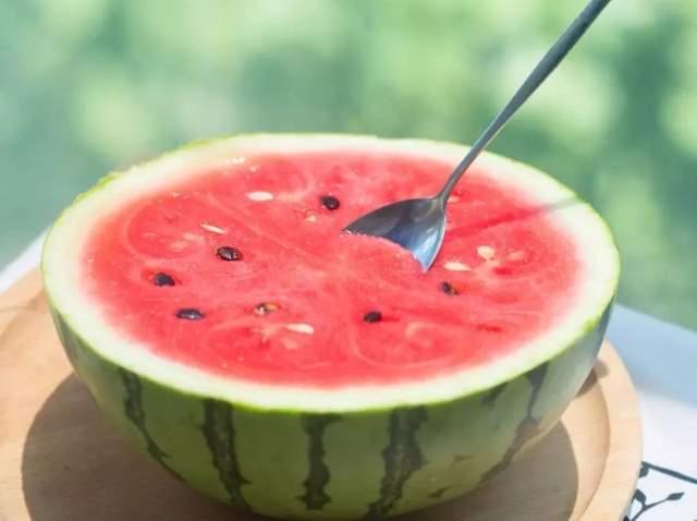 吃瓜度夏,吃瓜度夏，畅享清凉时光